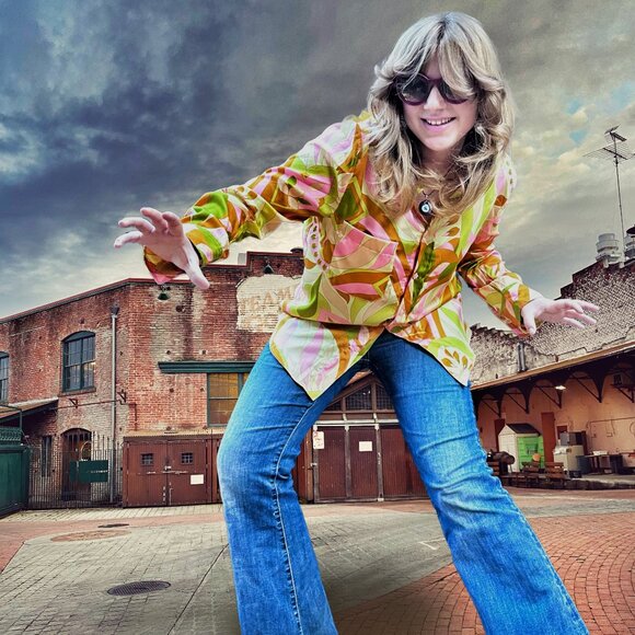 Hello! Welcome to my crazy closet!! - Picture 12 of 14